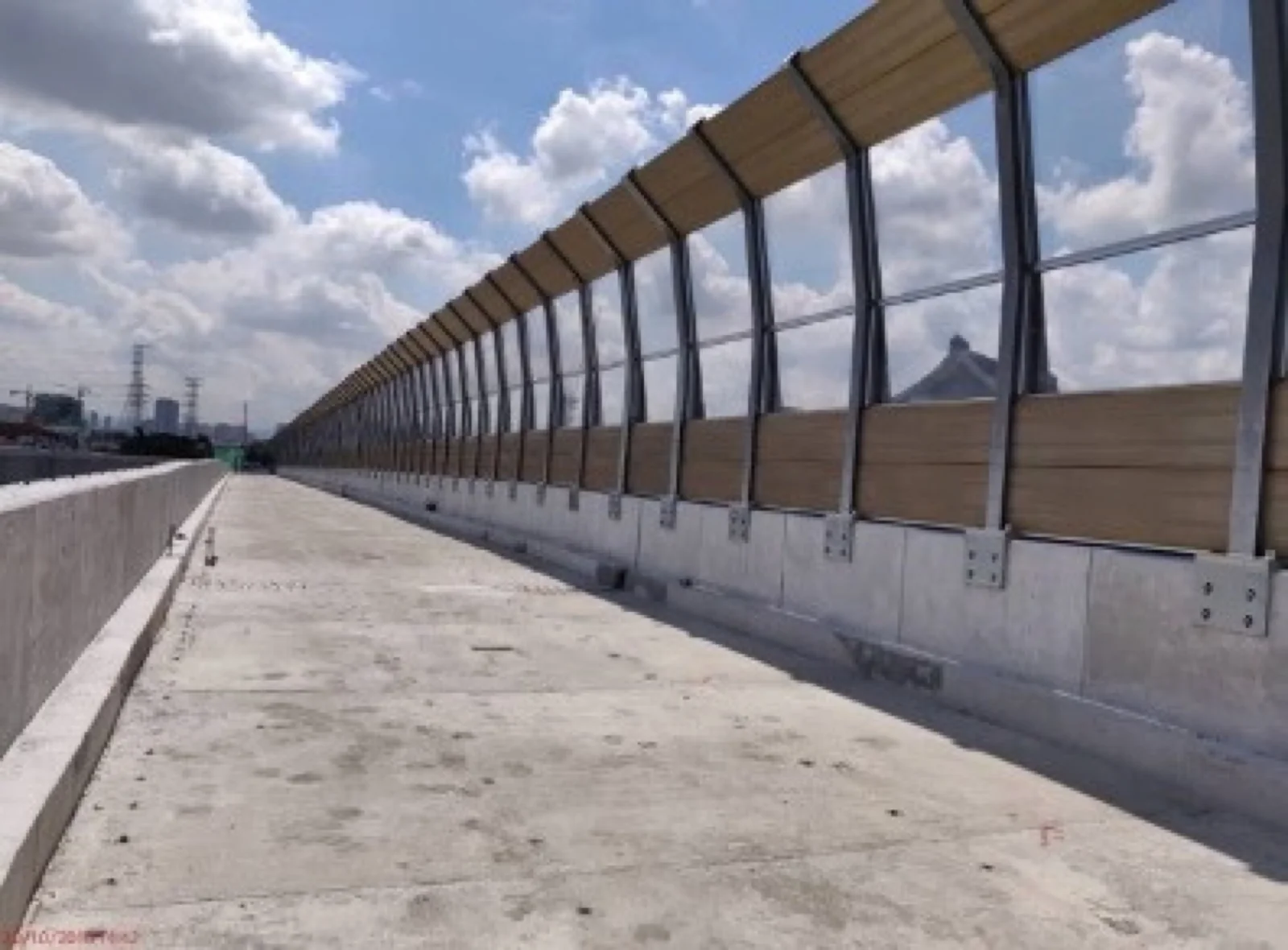 Acoustic and transparent noise barriers along the MRT SSP Line